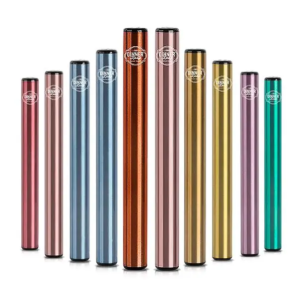 Collection colorée de vape pens Dinner Lady affichant une variété de finitions métalliques et saveurs. Parfait pour les vapoteurs qui préfèrent des produits à la fois esthétiques et fonctionnels.