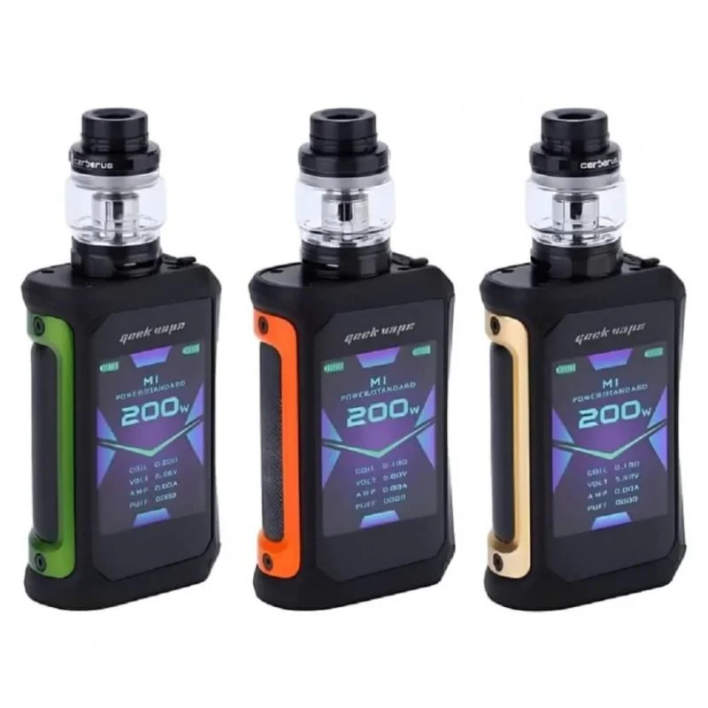 Trois modèles de la cigarette électronique Geekvape Aegis X affichés côte à côte, chacun équipé d'un écran couleur et d'un réservoir Cerberus. Les modèles sont disponibles en vert, orange, et or, soulignant leur design robuste et leur capacité de 200W, idéaux pour les vapoteurs avancés cherchant performance et durabilité.