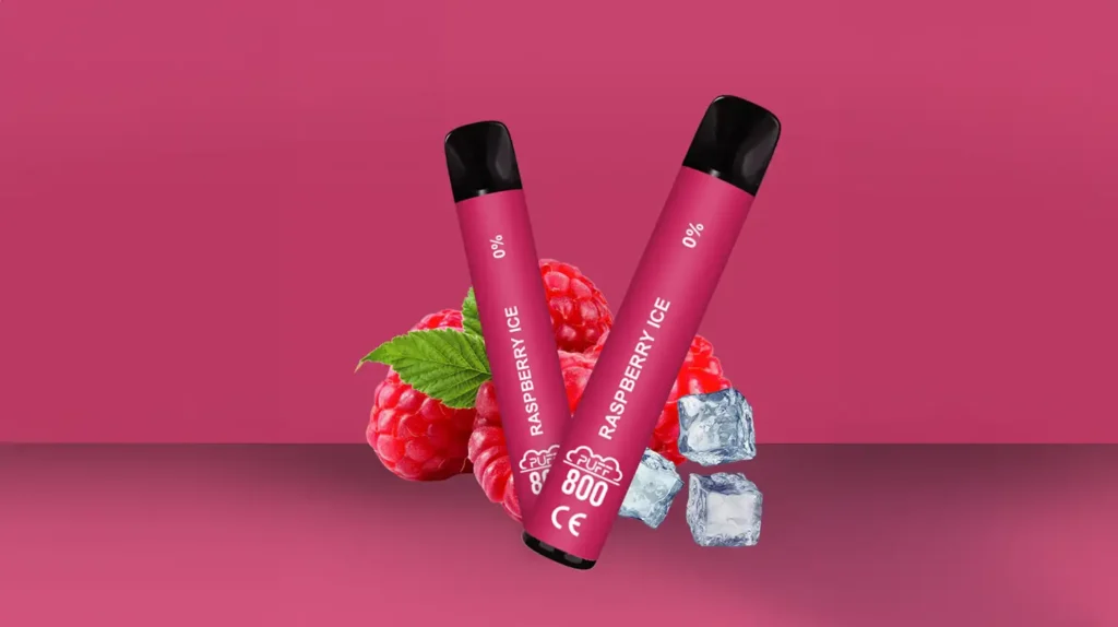 "Deux puffs framboise avec de la glace, mettant en avant une expérience de vapotage rafraîchissante avec une saveur de framboise intense.